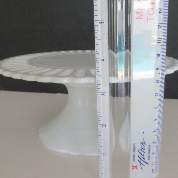 Reticulated Ceramic White 7.5" Diameter Pedestal Cake Stand in White Porcelain - Picture 8 of 9